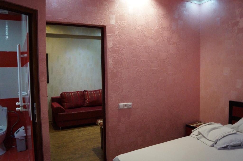 Planet Hotel Yerevan Bagian luar foto