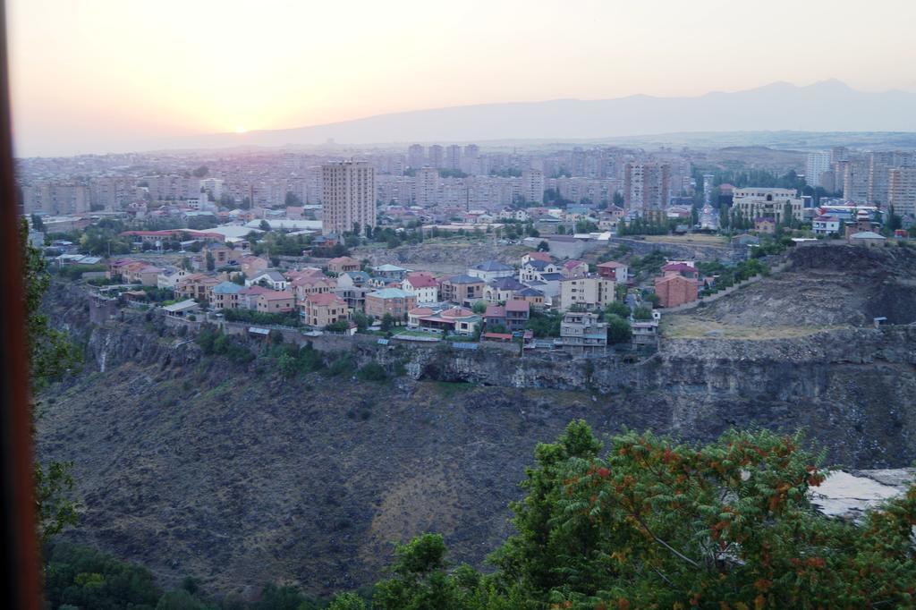Planet Hotel Yerevan Bagian luar foto
