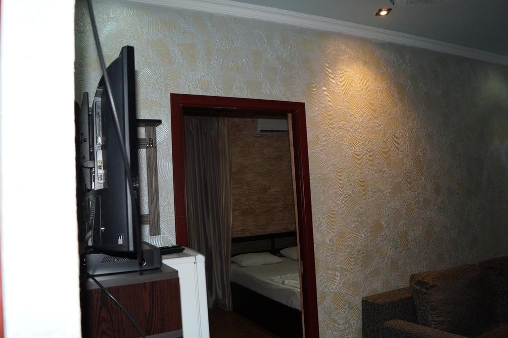 Planet Hotel Yerevan Bagian luar foto