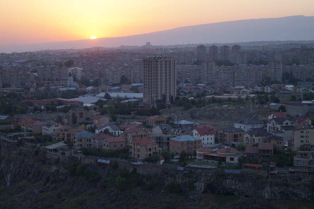 Planet Hotel Yerevan Bagian luar foto