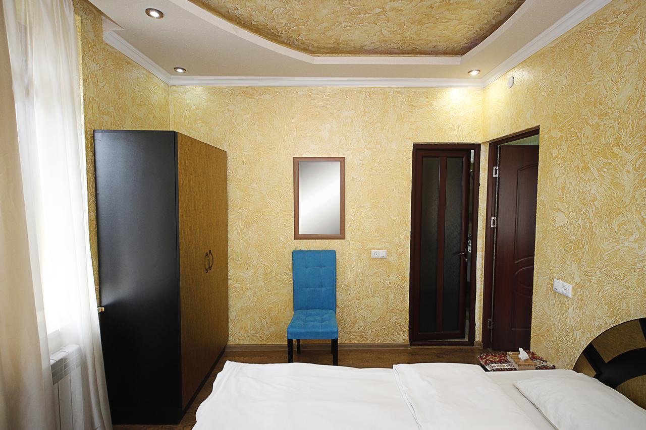 Planet Hotel Yerevan Bagian luar foto