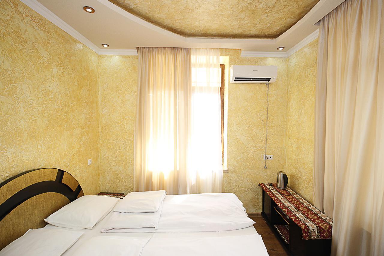 Planet Hotel Yerevan Bagian luar foto
