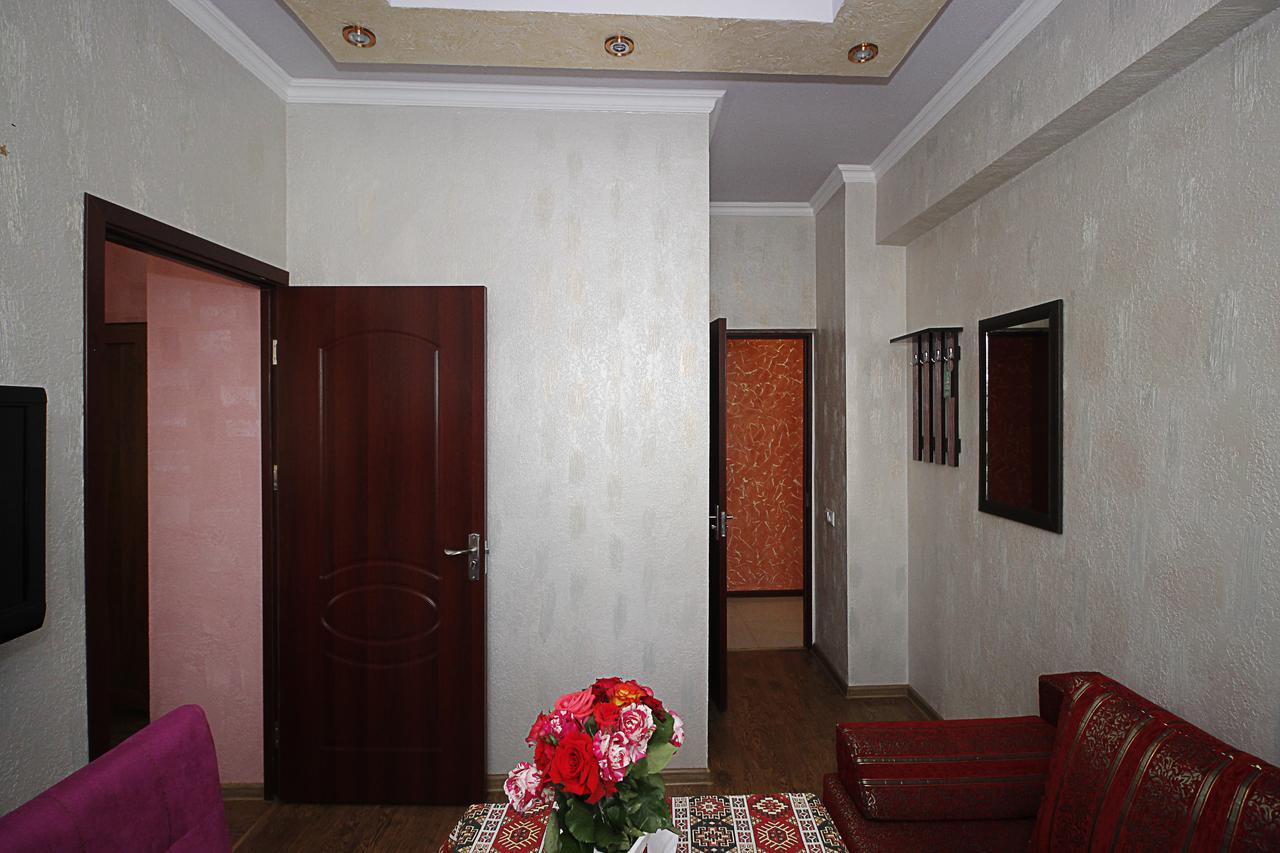 Planet Hotel Yerevan Bagian luar foto